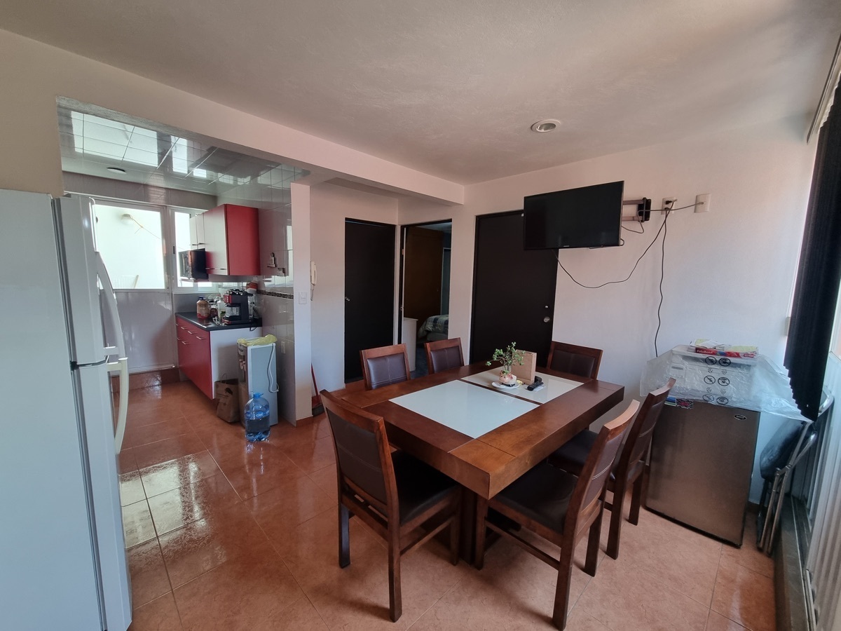 Se vende casa con Departamento Independiente