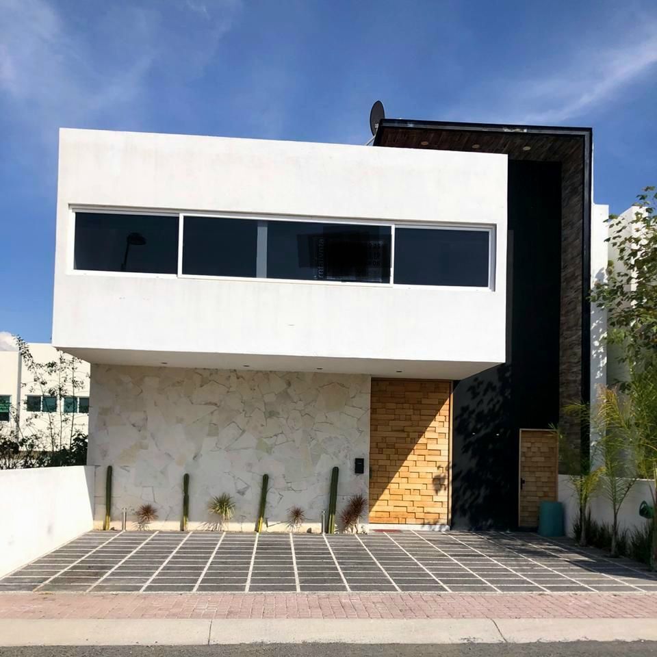 Se vende Casa NUEVA en Colinas de Juriquilla Qro.