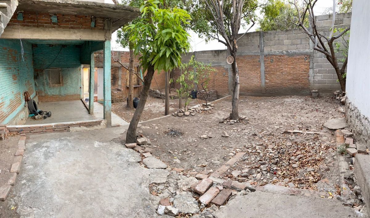 Se vende terreno con casa en Col Condesa