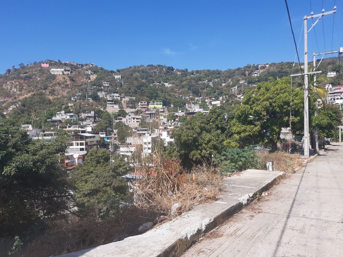 SE VENDE TERRENO EN MOZIMBA A UNA CUADRA DE AV. PIE DE LA CUESTA