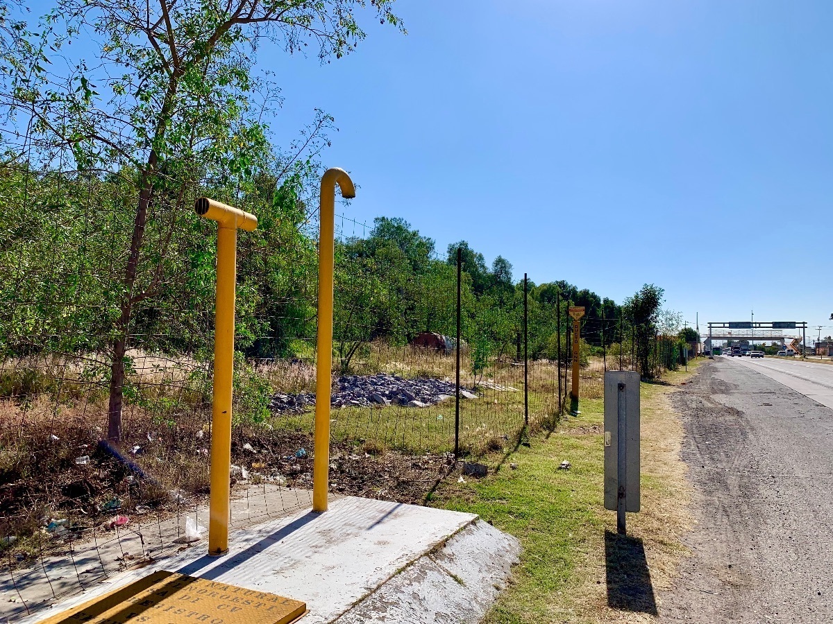 TERRENO A PIE DE CARRETERA CON POZO EN TEXCOCO