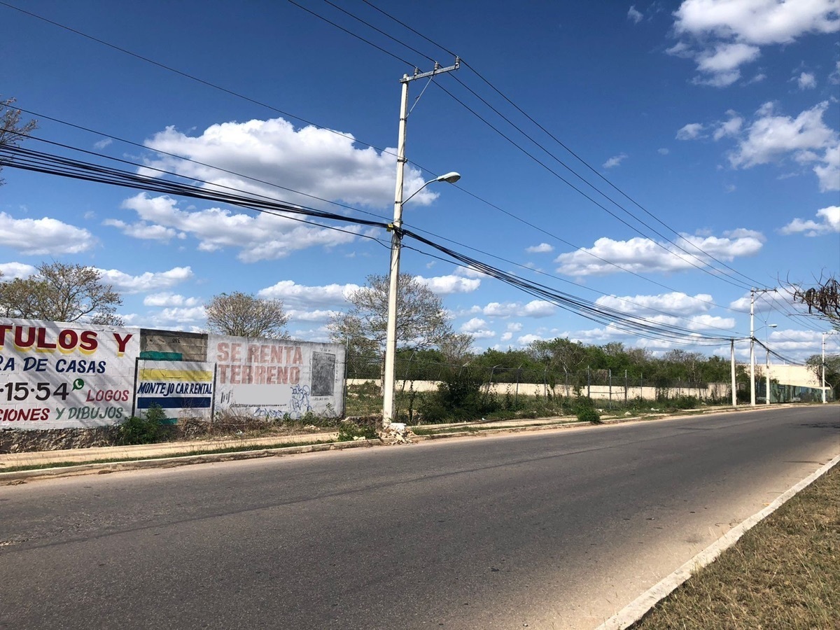 Terreno en Fracc Los Héroes sobre  avenida principal