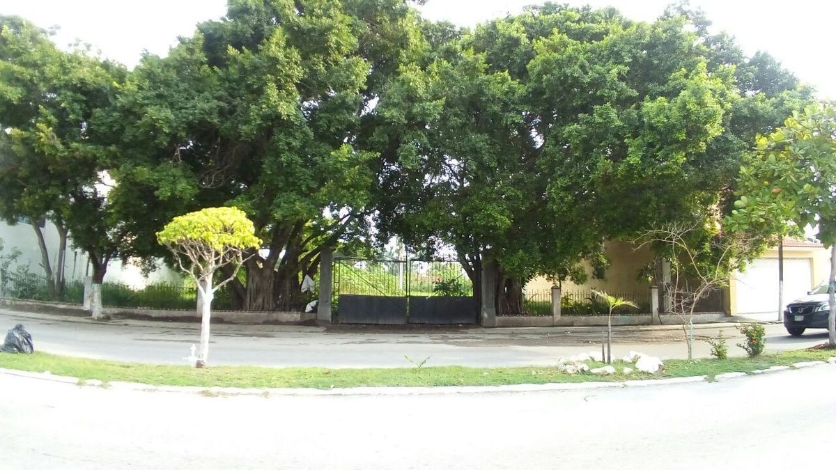 TERRENO EN RENTA, COMERCIAL, USOS VARIOS. CARMEN, CAMPECHE.