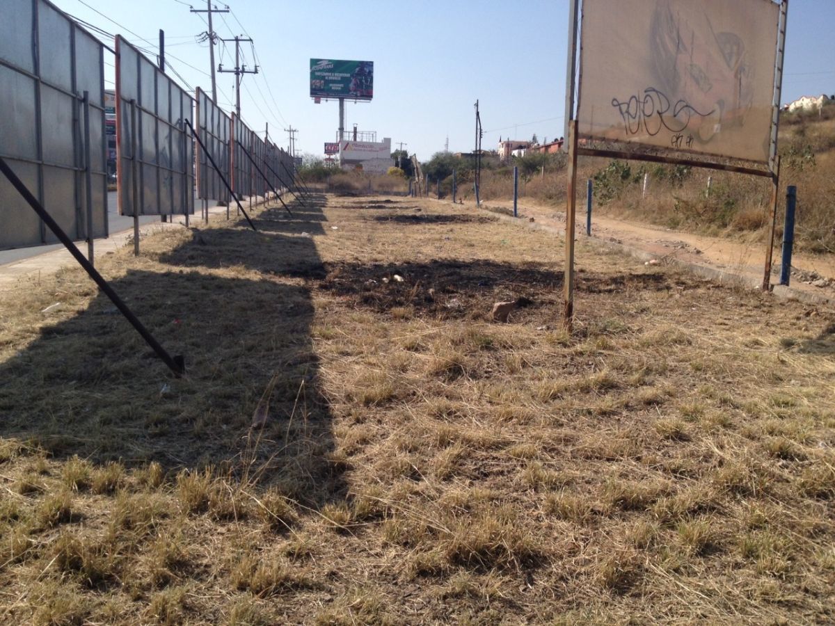 Terreno en VENTA a pie de boulevard Euquerio Guerrero en Guanajuato Gto