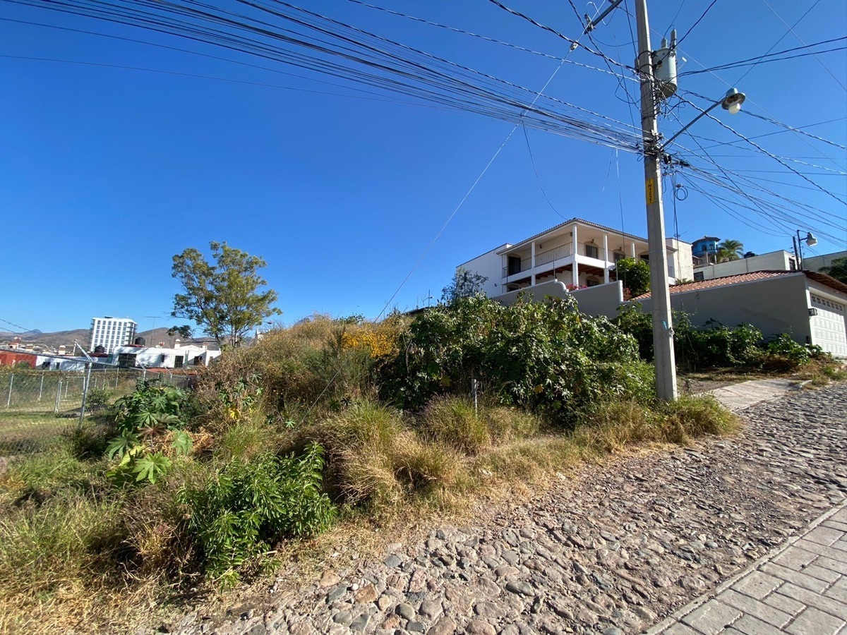 Terreno en VENTA atrás de Blvd Euquerio Guerrero cerca de Steren en Guanajuato