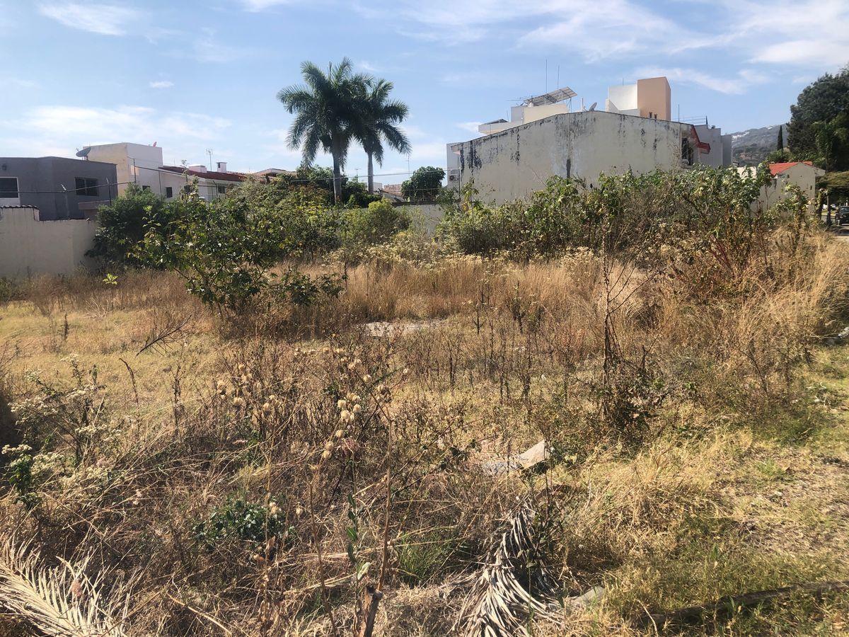 terreno-en-venta-bugambilias-1ra-secc-sobre-avenida-50286-m28-37459