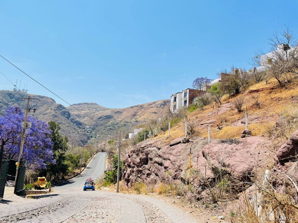 Terreno en VENTA con vista a la Presa de la Olla