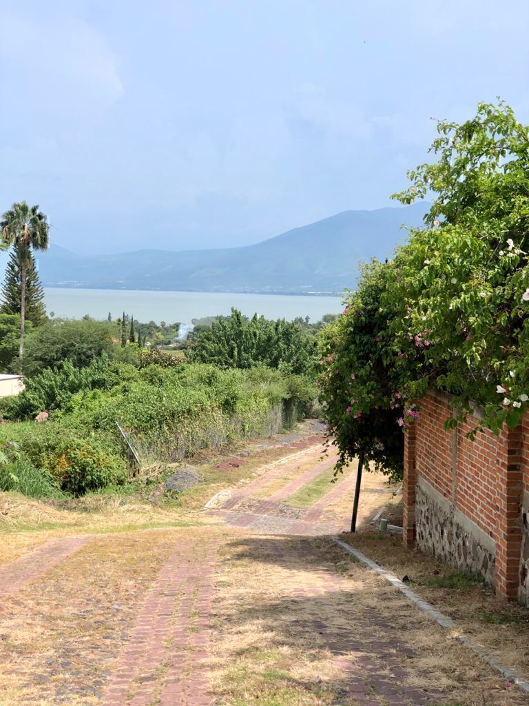 Terreno en venta dentro de coto con vista al lago de Chapala