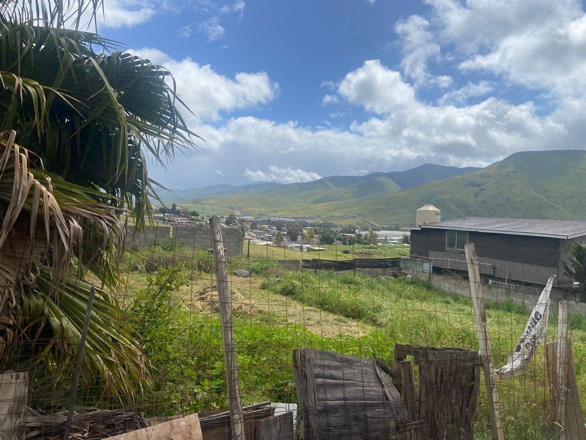 TERRENO EN VENTA EN EL REFUGIO A DOS CUADRAS DE  AVENIDA PRINCIPAL