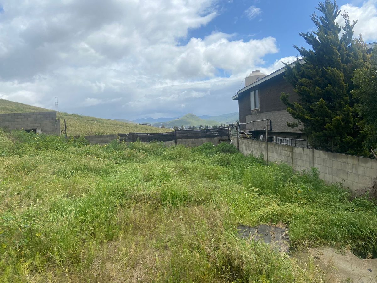 TERRENO EN VENTA EN EL REFUGIO A DOS CUADRAS DE  AVENIDA PRINCIPAL