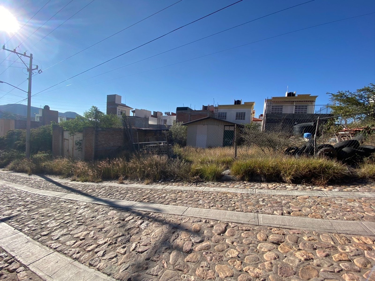 Terreno en VENTA en Fracc Terrazas cerca de plaza a Alaïa en Guanajuato Gto LB