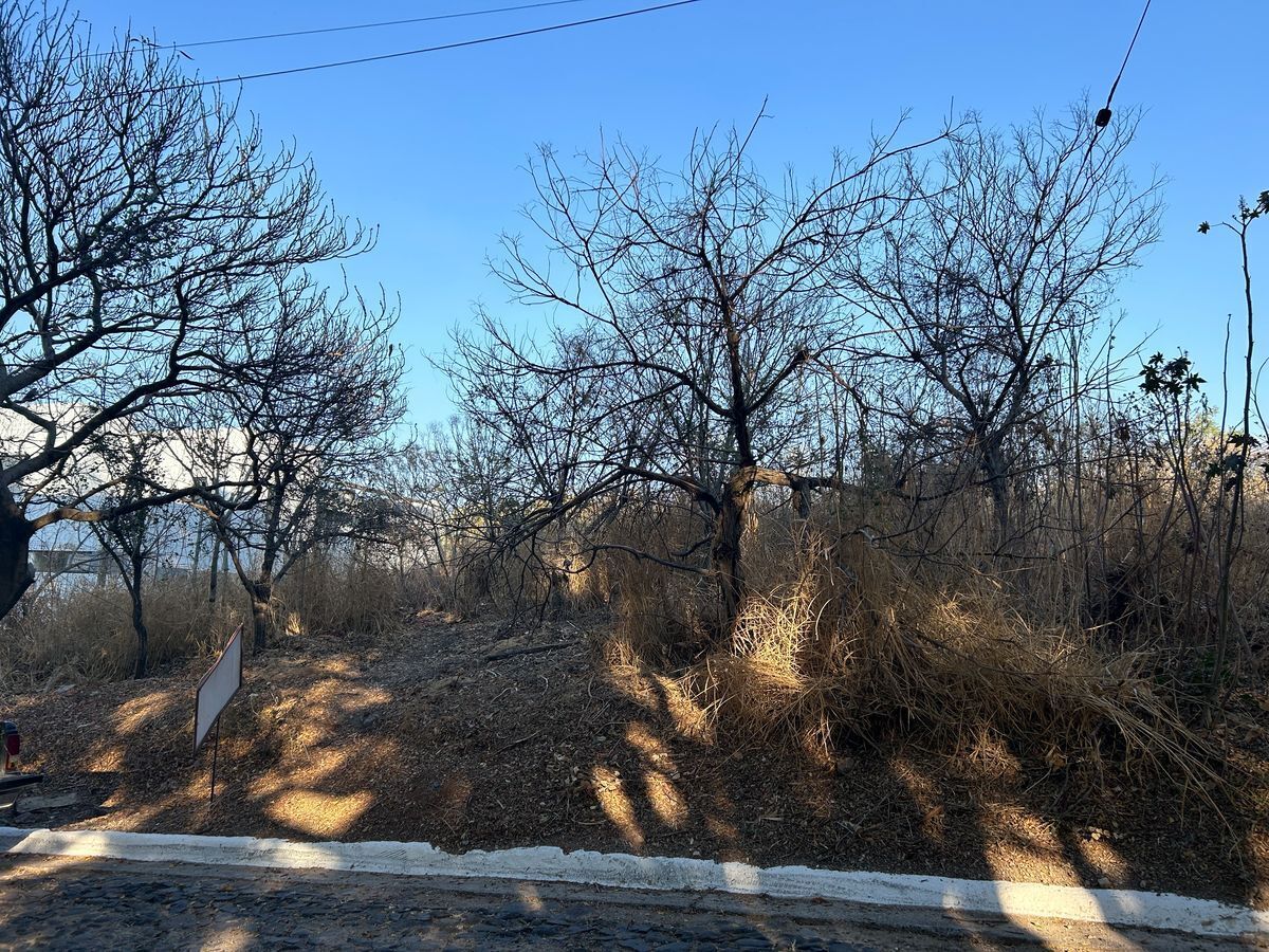 Terreno semi plano en venta Las Cañadas, Zapopan jal