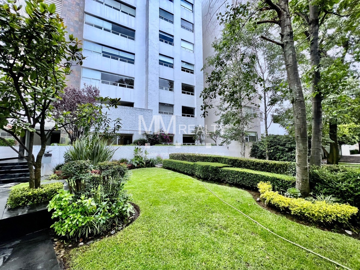 Torre Nova - Mira qué bonito edificio con jardín y vistas arboladas / Check this