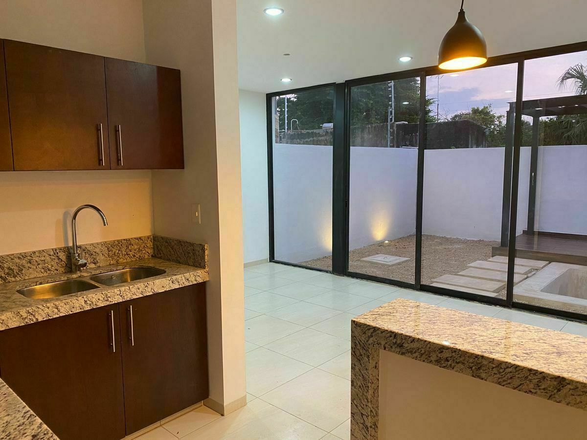 townhouse-en-venta-en-privada-cerca-uady-merida2-34537