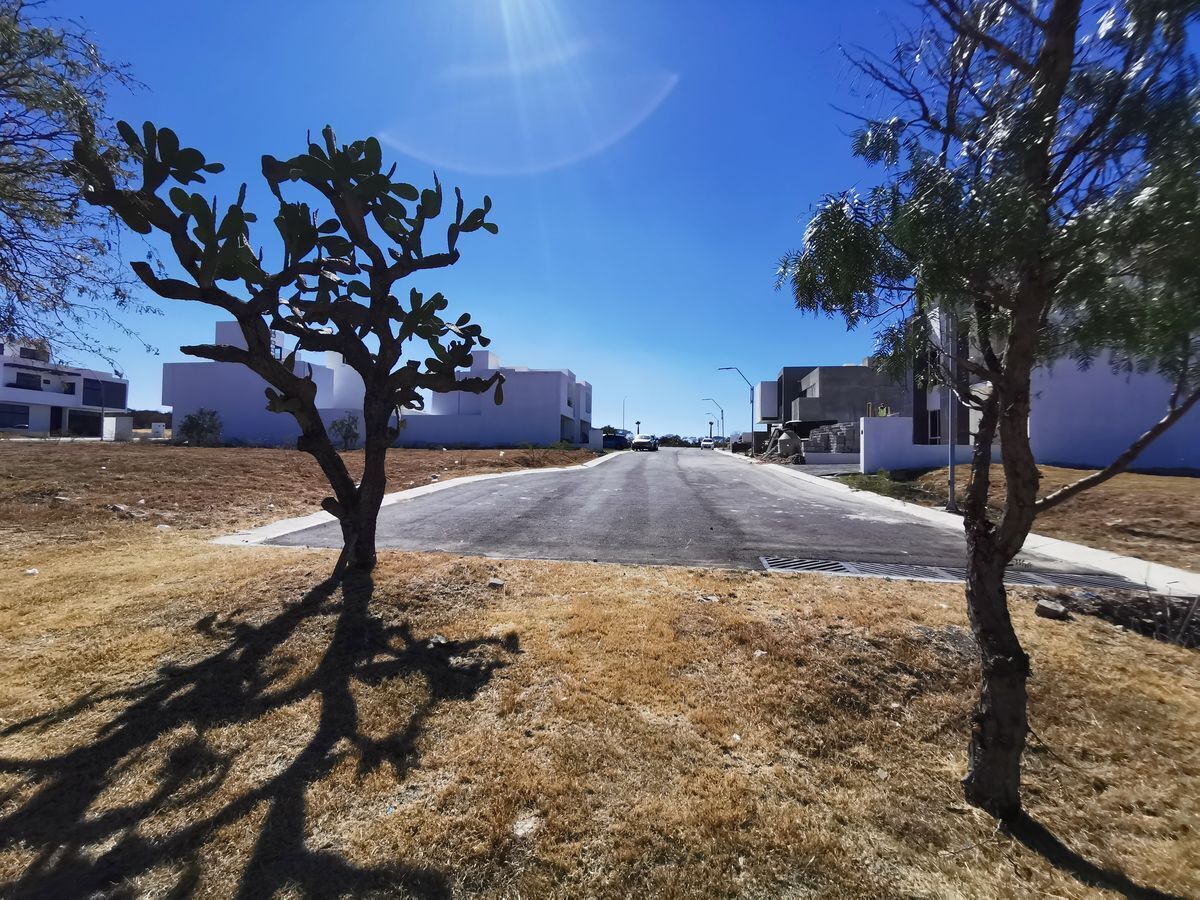 Tu casa  en esquina y con áreas verdes.