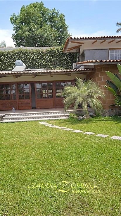 Vendo magnífica residencia, en el fraccionamiento Burgos, en Cuernavaca