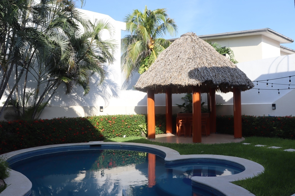 VENTA | CASA CON ALBERCA FRACCIONAMIENTO COSTA DE ORO