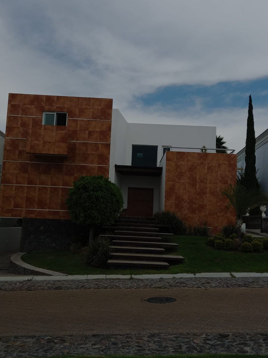 venta--casa-de-4-recmaras-en-el-campanario-quertaro17-13348