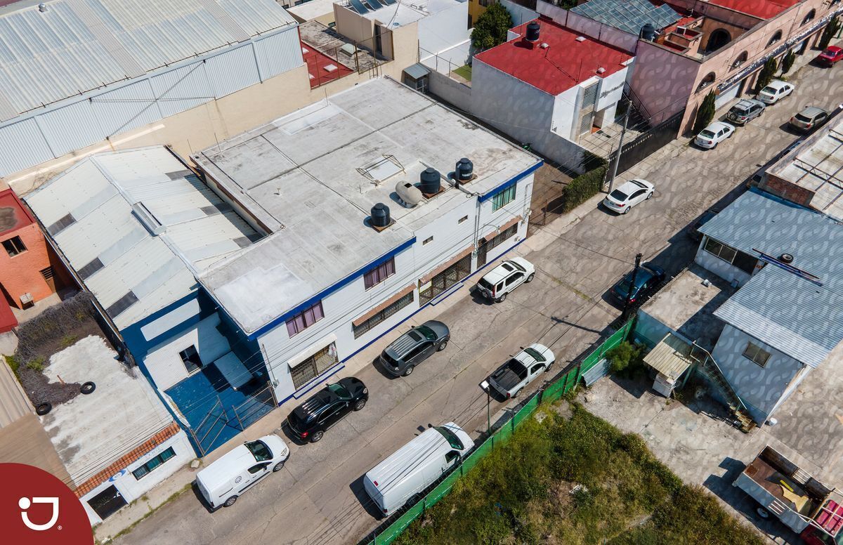 Venta  de edificio para uso comercial en colonia Estrella, Querétaro