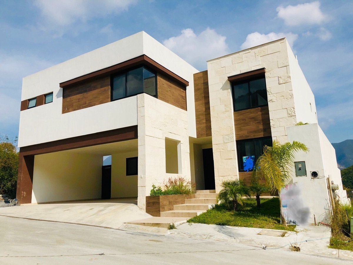 Venta Casa 4 Recámaras 1 en Planta Baja Jardín Carolco Monterrey, N L