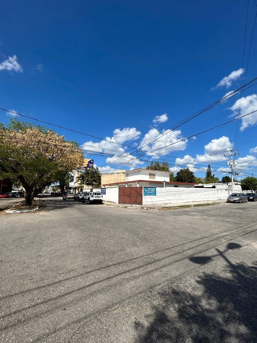 Venta Casa, en esquina, ideal para remodelar en Col. México, Mérida Yucatán