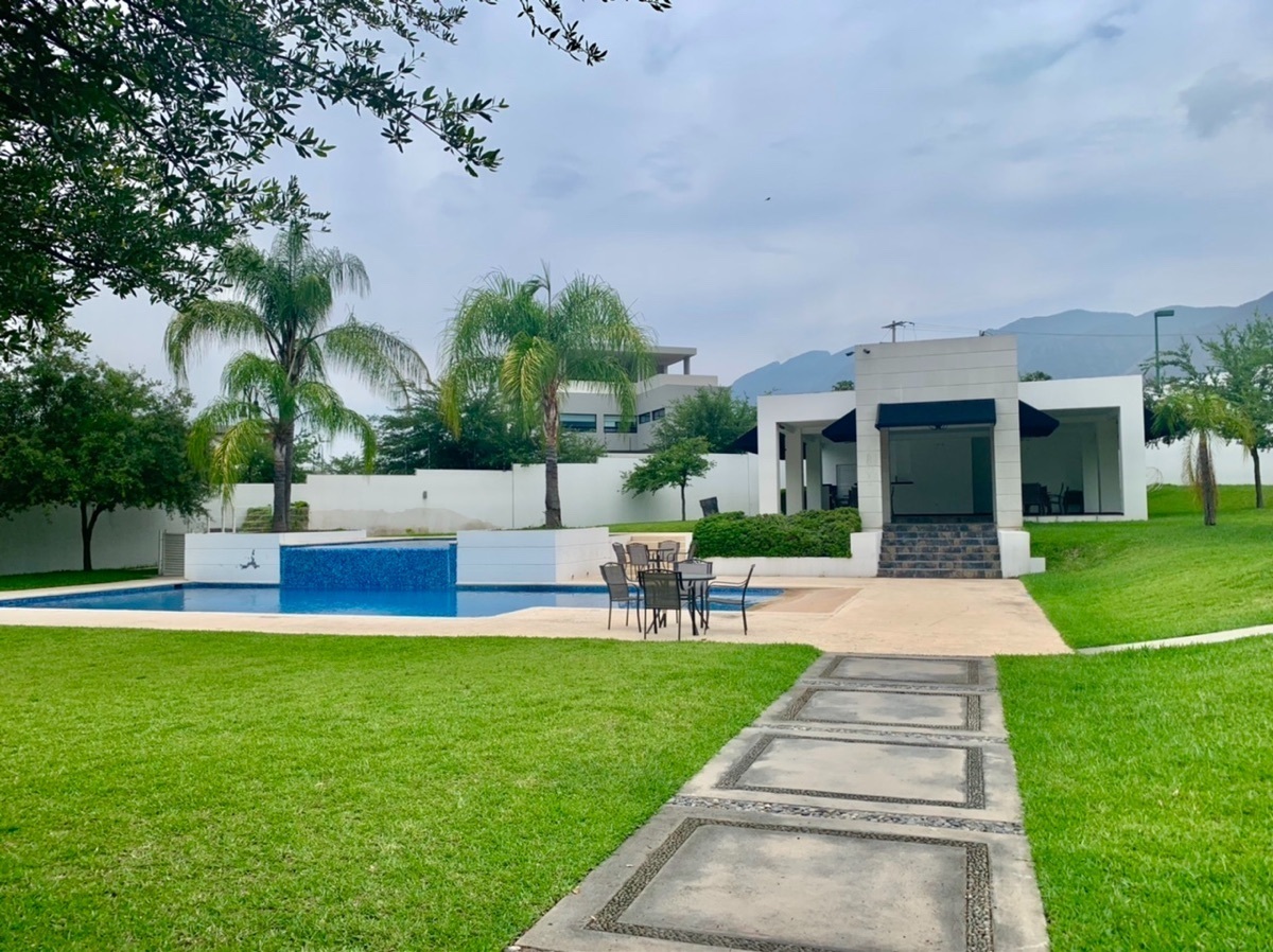 venta-casa-en-privada-con-alberca-carretera-nacional-monterrey-n-l-3-recmaras27-13299