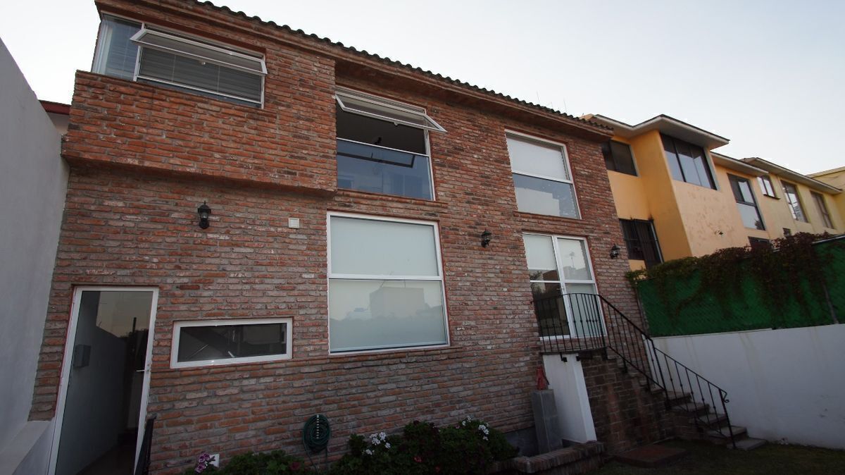 venta-casa-remodelada-con-jardin-hermosa-vista-jardines-de-san-mateo13-27644