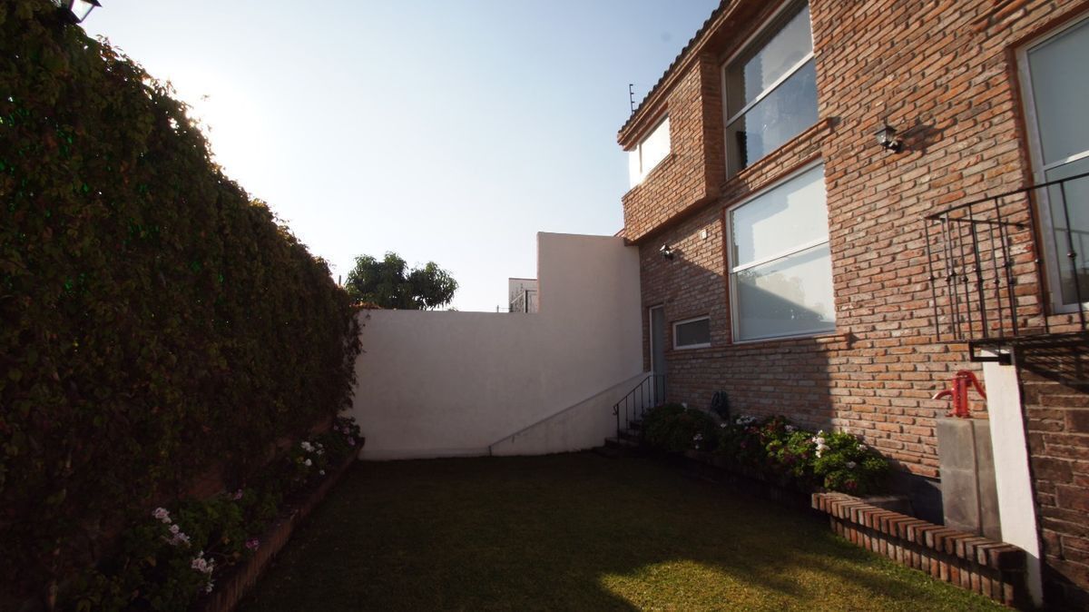 venta-casa-remodelada-con-jardin-hermosa-vista-jardines-de-san-mateo30-27644