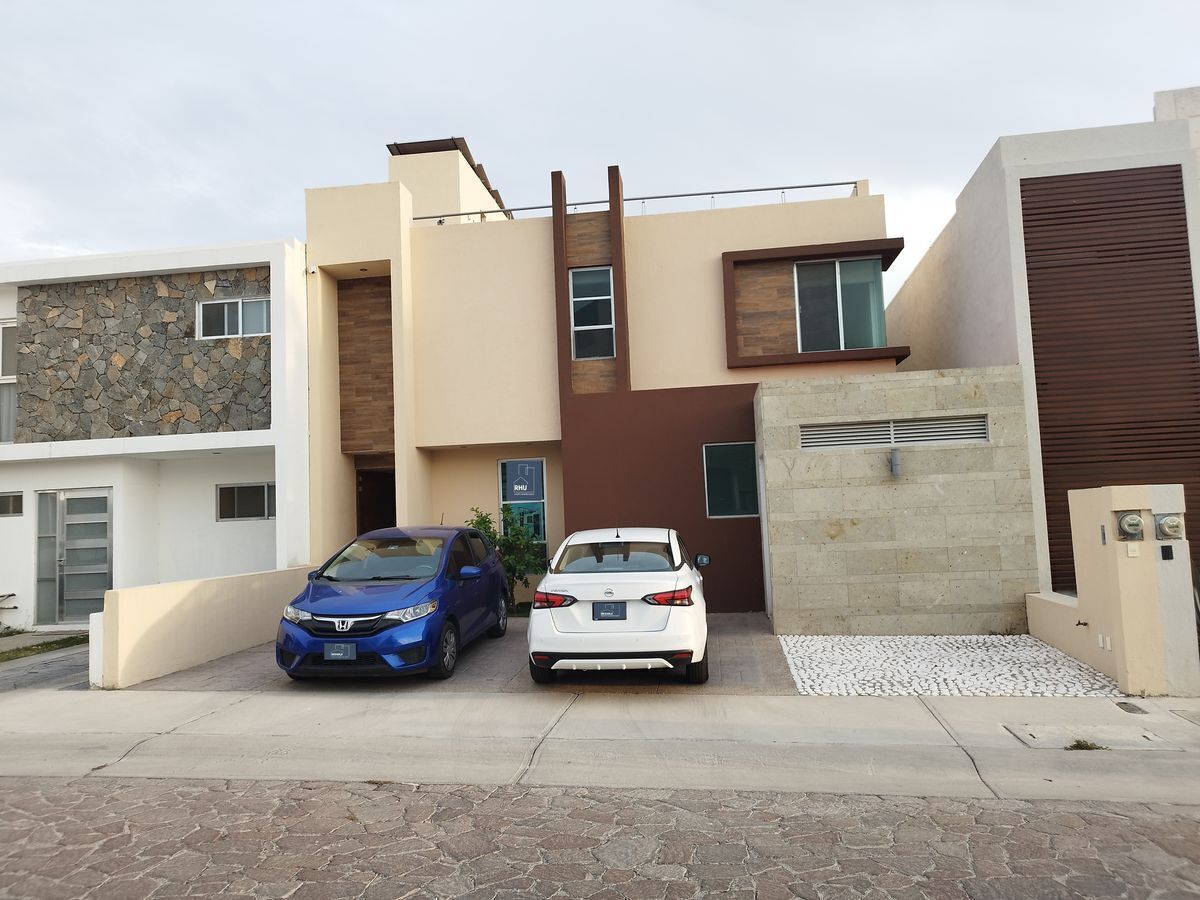 VENTA DE CASA CON JACUZZI EXTERIOR, ROOF Y 4 HAB