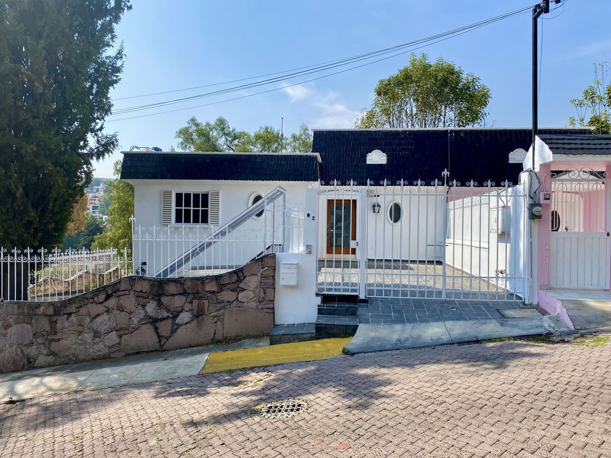 Venta de Casa con Jardín Espectaular en Lomas De Bellavista