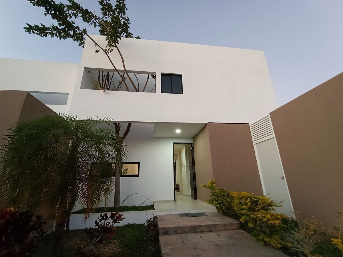 Venta de Casa de 2 pisos Real Montejo LOTO