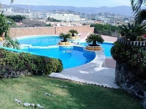 Venta de casa en condominio Burgos