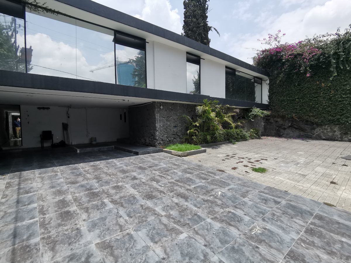 VENTA DE CASA EN JARDINES DEL PEDREGAL ZONA PLAZA ARTZ