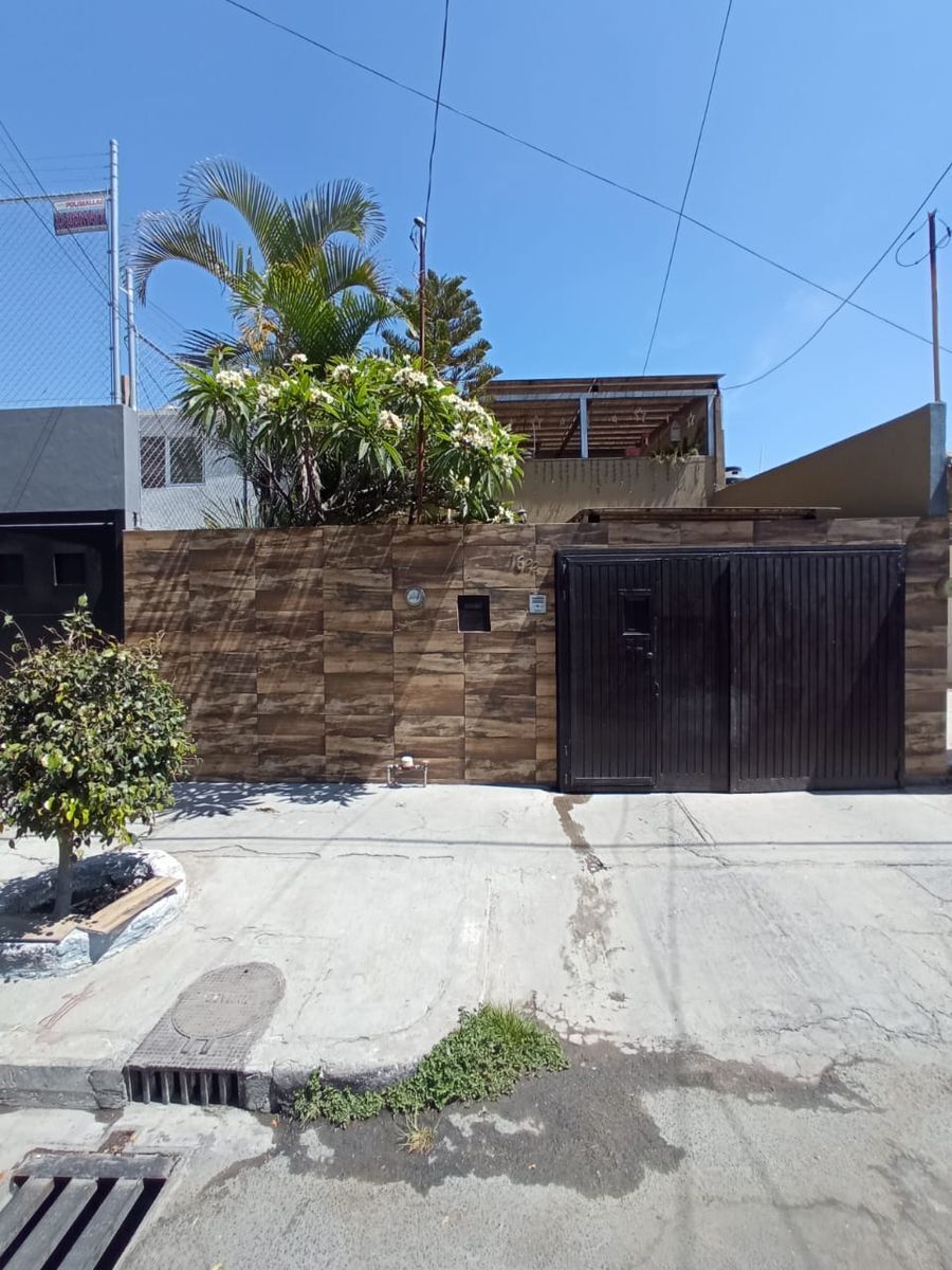 VENTA DE CASA EN LAS ÁGUILAS