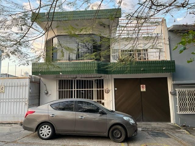 Venta de casa en Privada, Col. ISSSTE muy céntrica