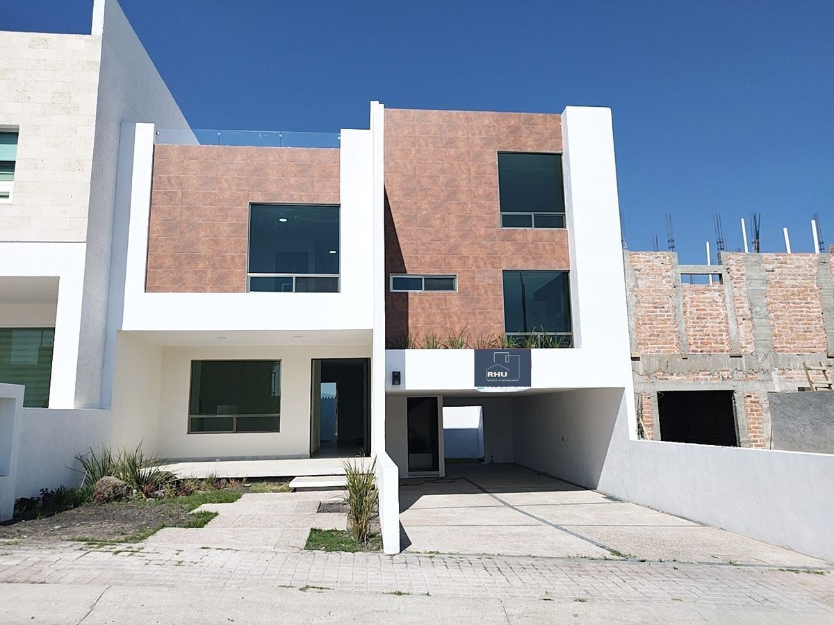 VENTA DE CASA NUEVA EN COLINAS DE JURIQUILLA