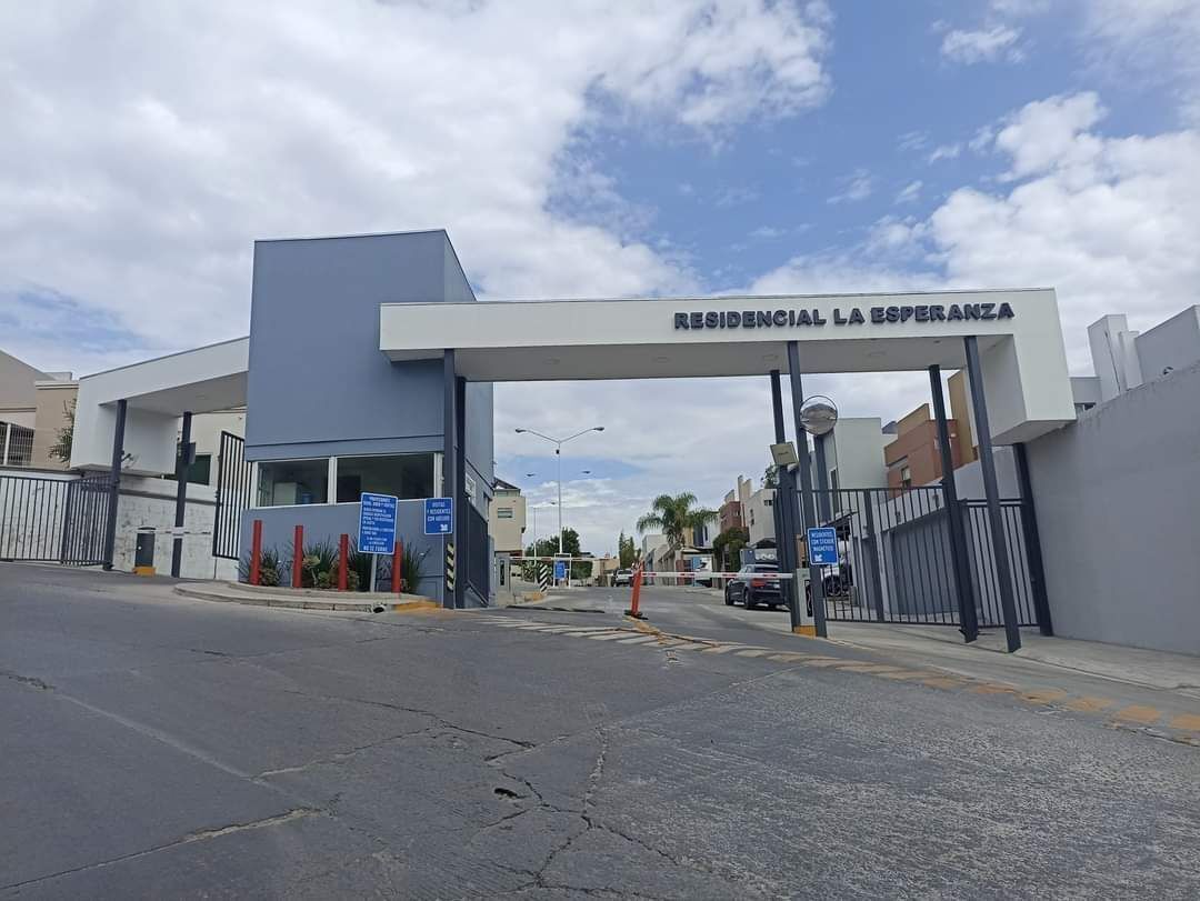 VENTA DE HERMOSA CASA EN RESIDENCIAL LA ESPERANZA