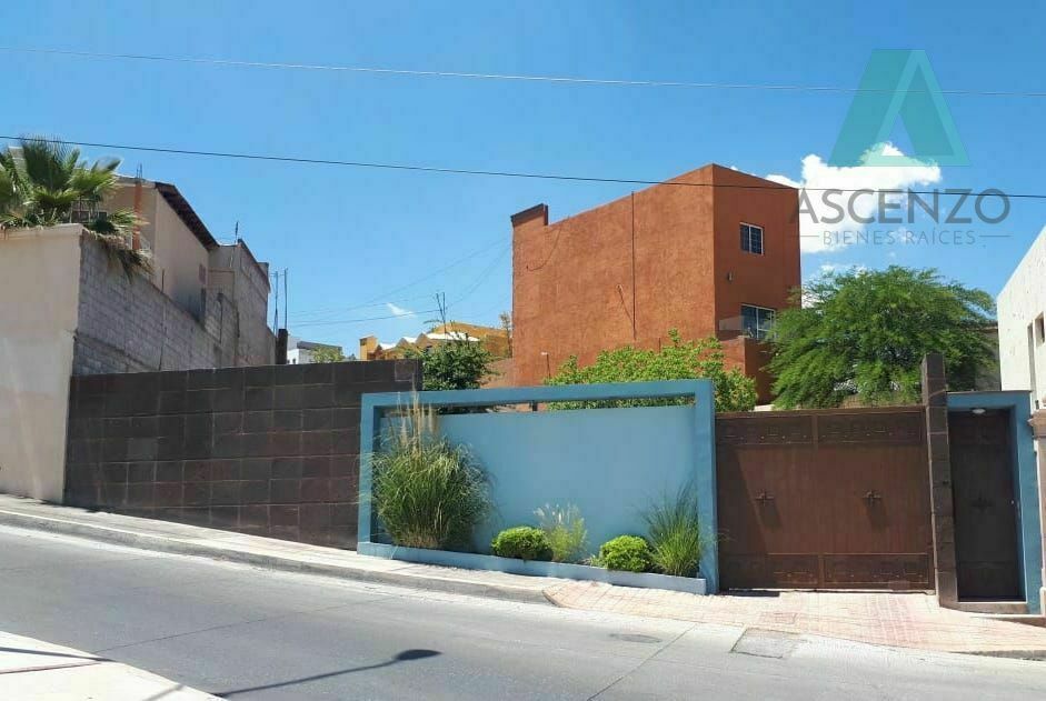 Venta de Terreno en Fracc. Las Fuentes Flrsal