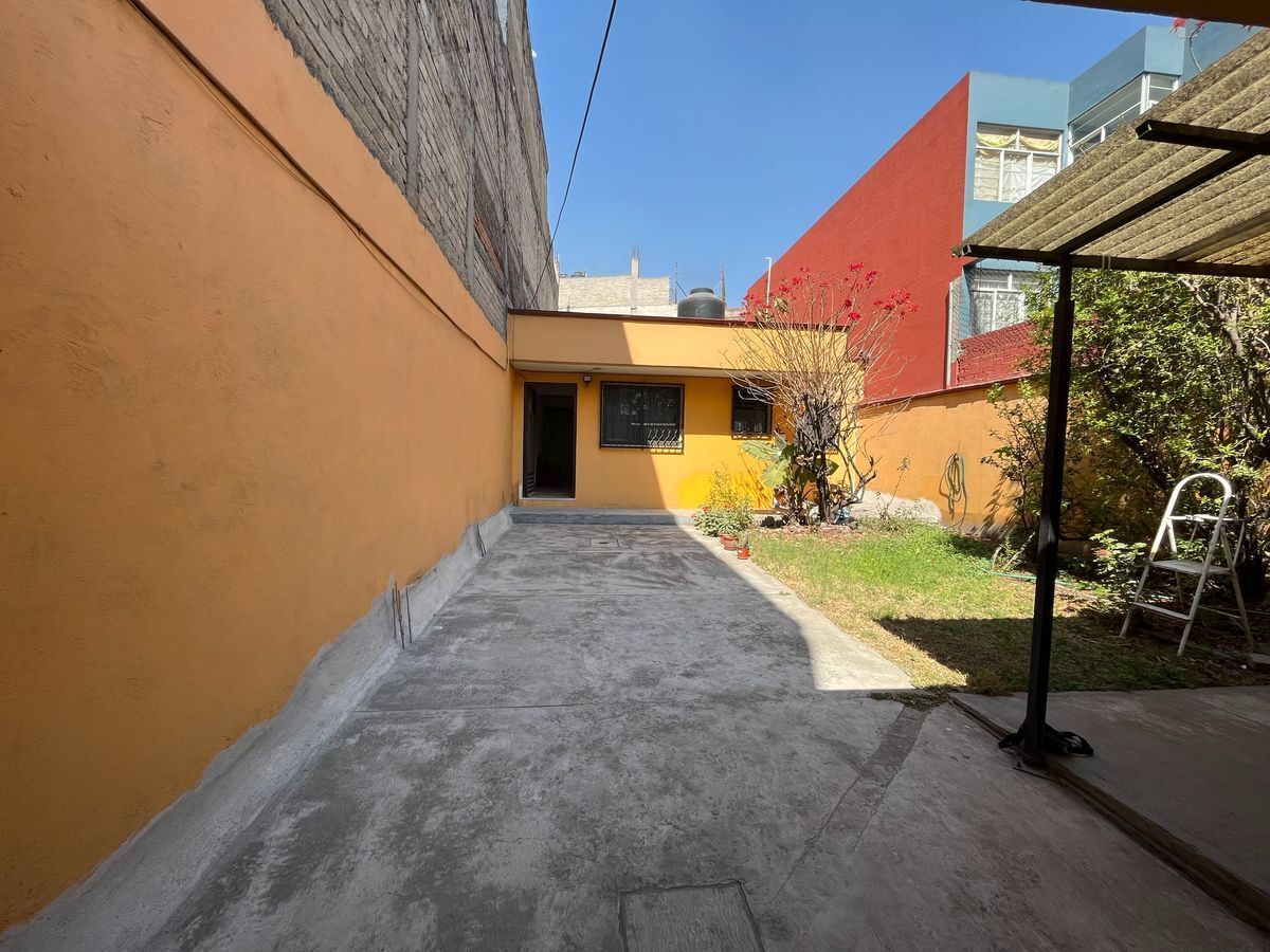 Venta excelente casa en Los Reyes Ixtacala