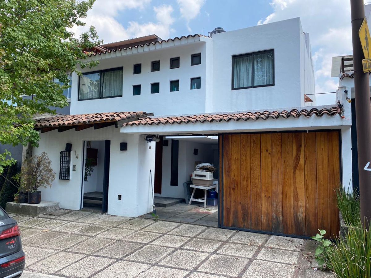 Venta o Renta de Casa en Hacienda de las Palmas, Interlomas