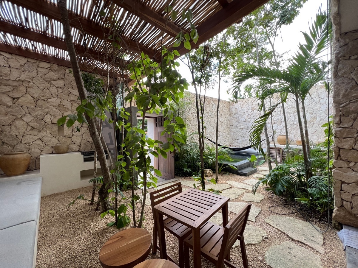 Villa nueva de 2 recámaras en venta en La Veleta, Tulum.