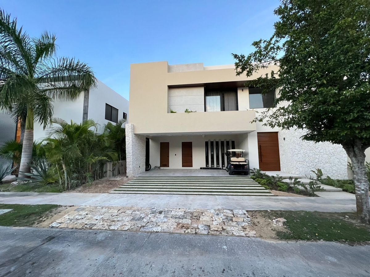 yucatan-country-club-en-venta-casa-con-alberca-y-paneles-solares3-27291