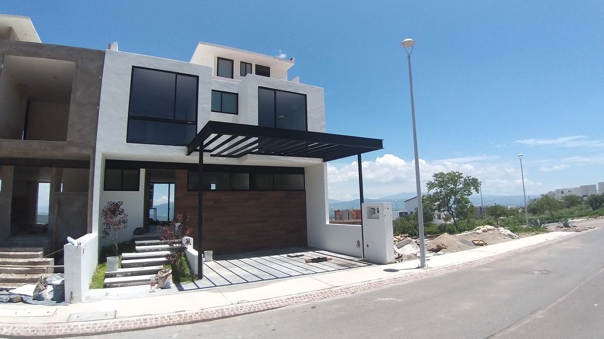 ZIBATA, CASA EN VENTA 4 RECÁMARAS CON ROOF, QUERÉTARO