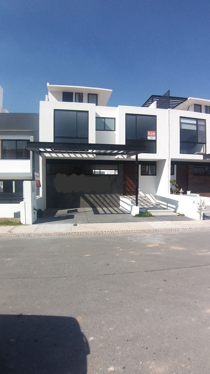 ZIBATA, CASA EN VENTA 4 RECÁMARAS CON ROOF, QUERÉTARO