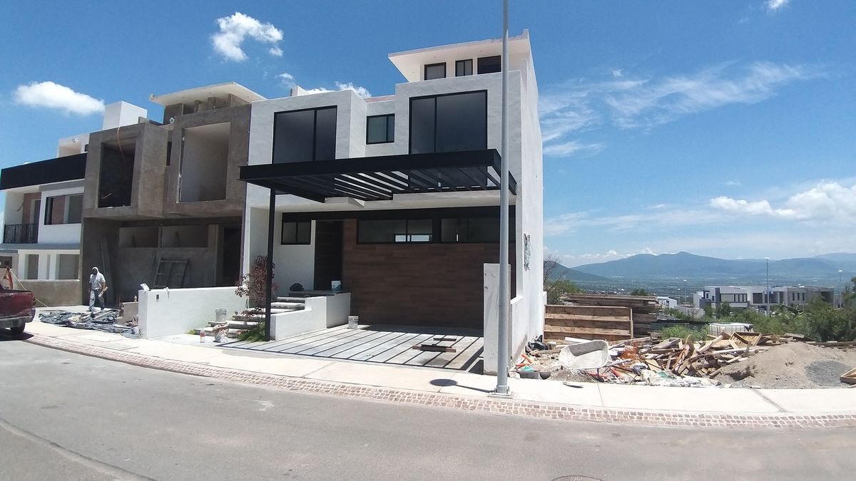 zibata-casa-en-venta-4-recmaras-con-roof-quertaro10-12578