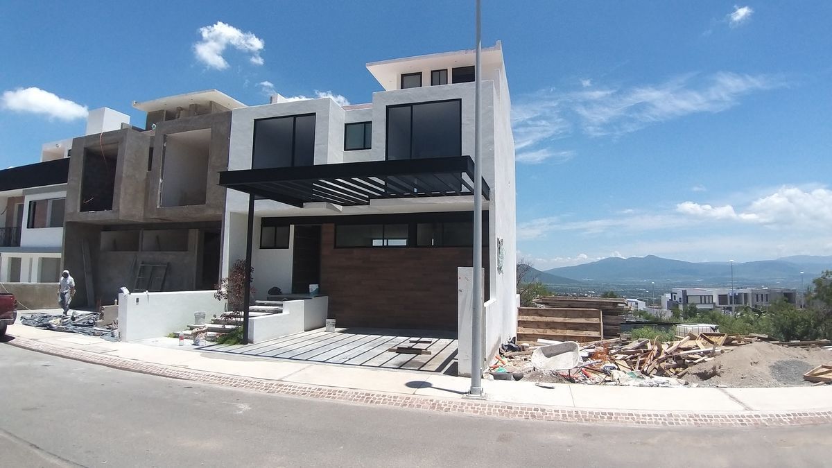 zibata-casa-en-venta-4-recmaras-con-roof-quertaro9-12578